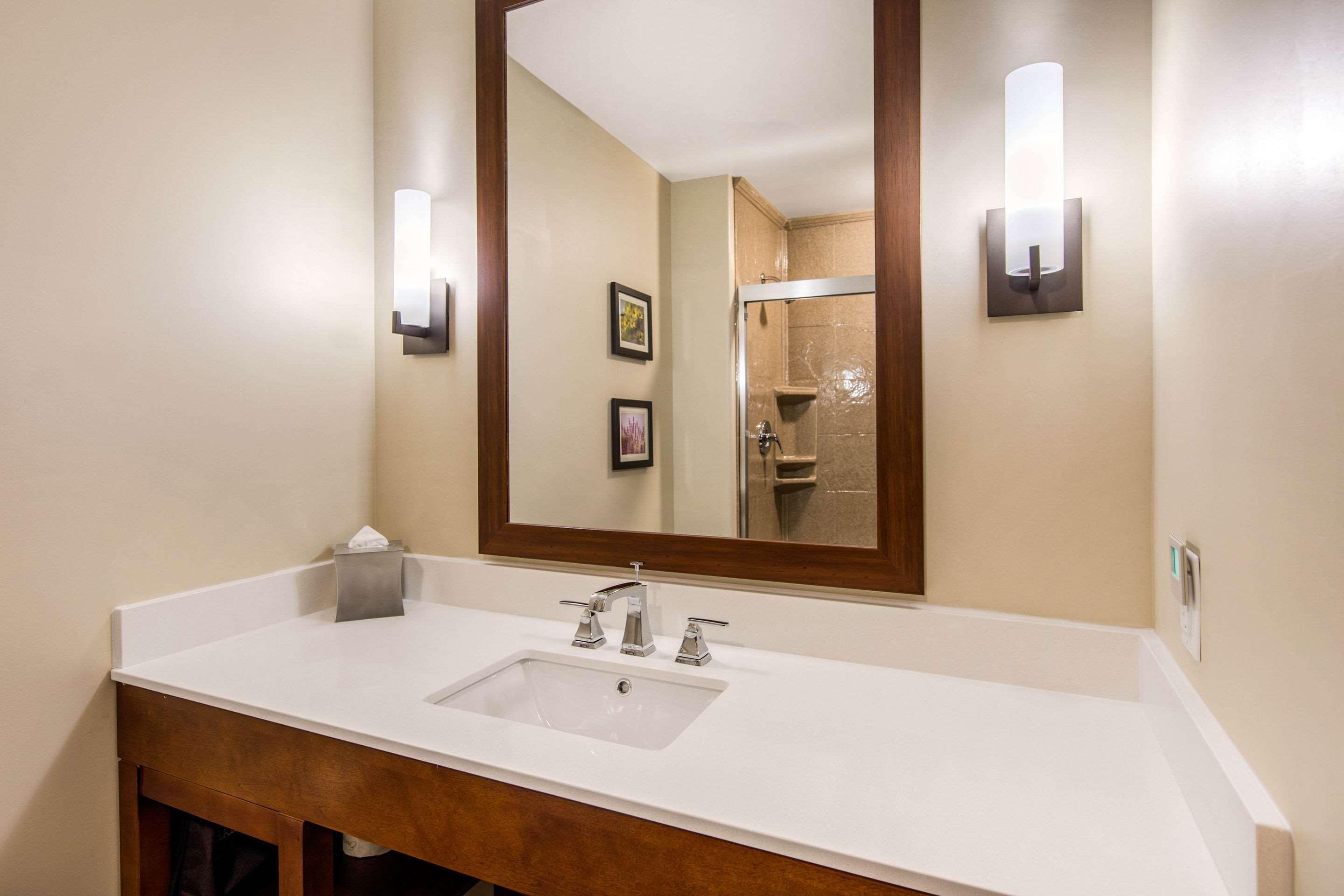 Comfort Suites Liberal Bagian luar foto