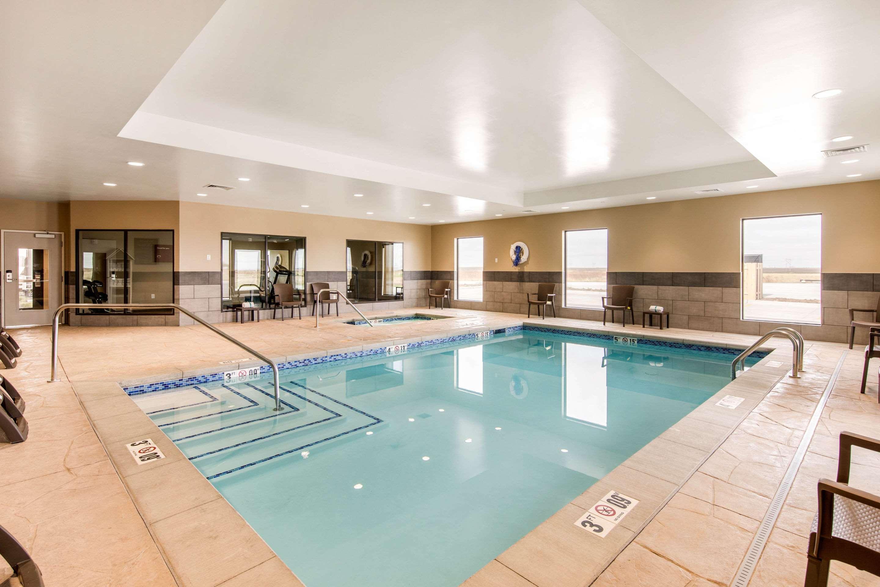 Comfort Suites Liberal Bagian luar foto