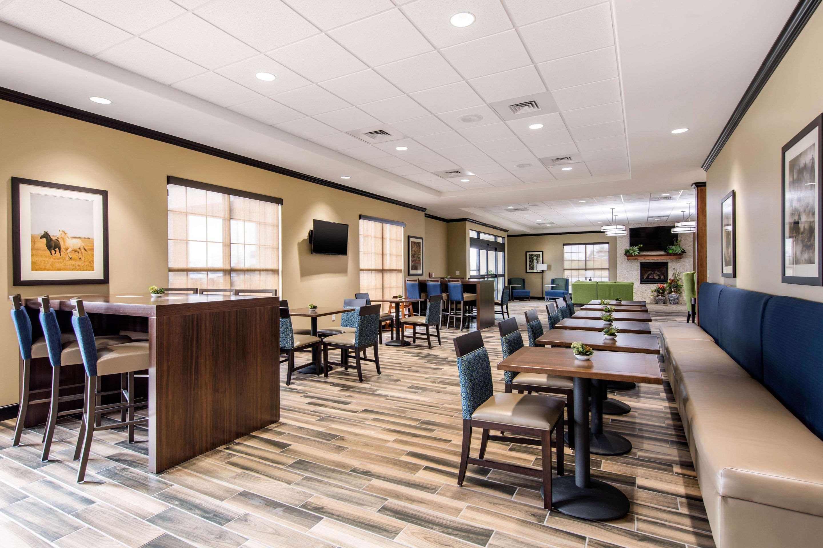 Comfort Suites Liberal Bagian luar foto