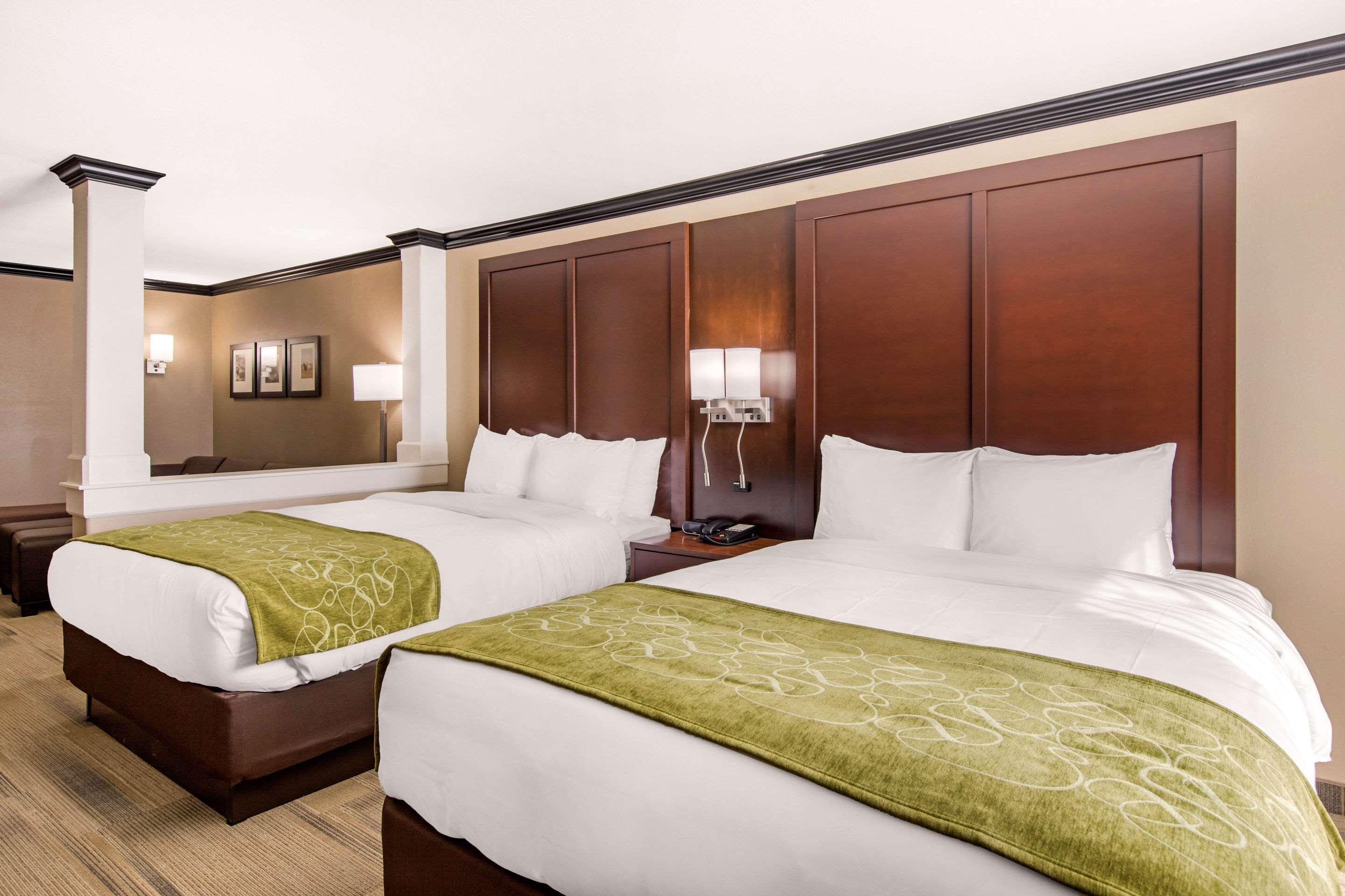 Comfort Suites Liberal Bagian luar foto