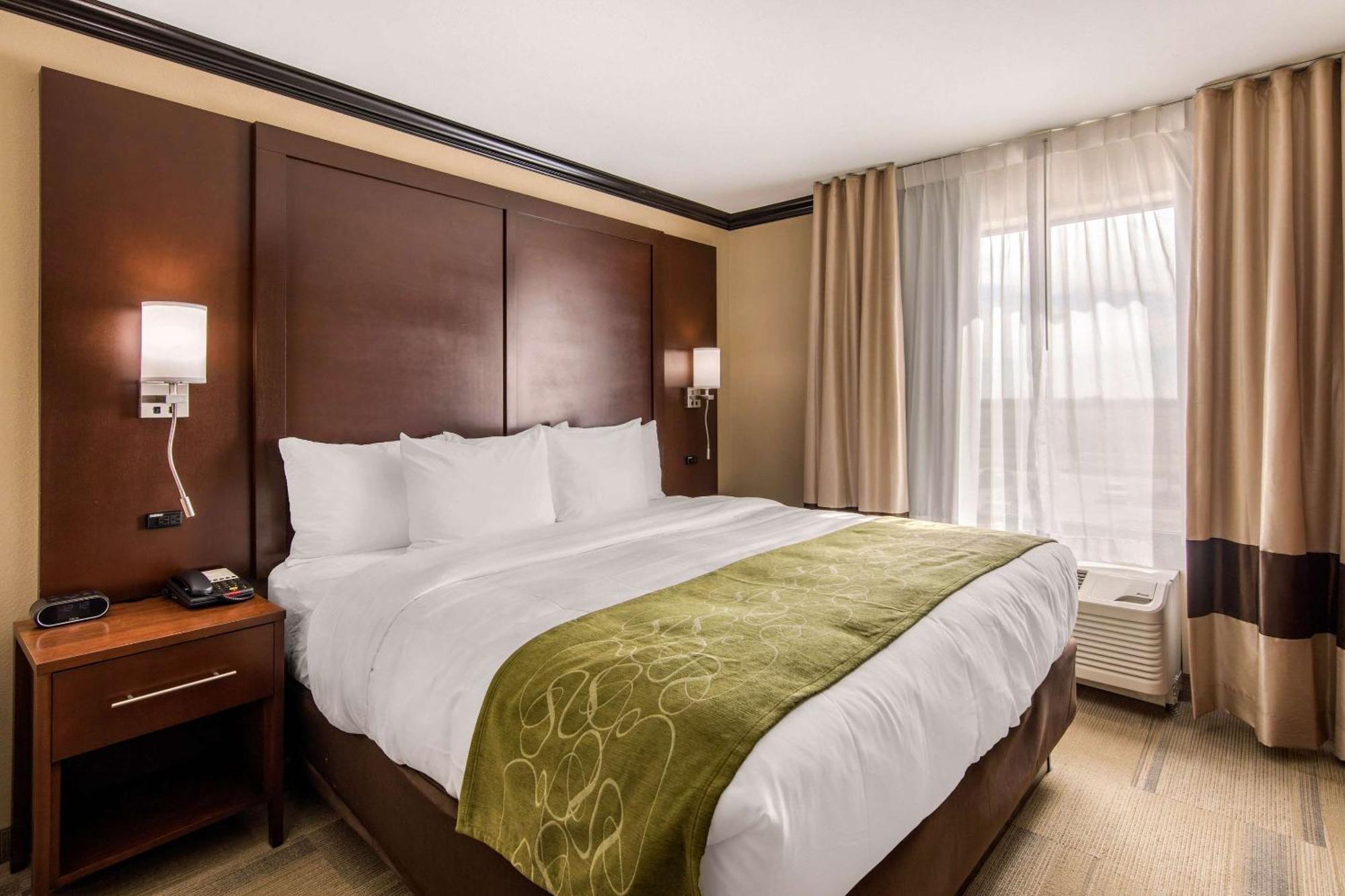 Comfort Suites Liberal Bagian luar foto