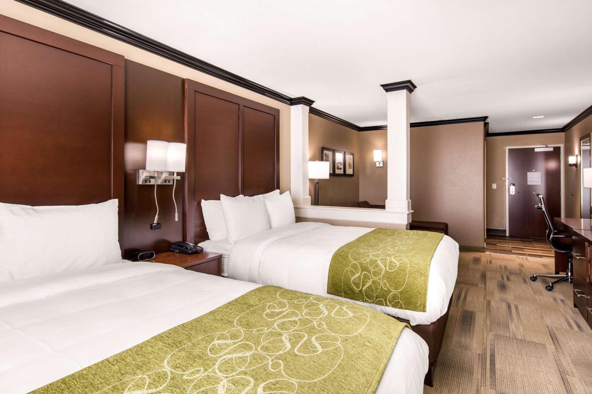 Comfort Suites Liberal Bagian luar foto